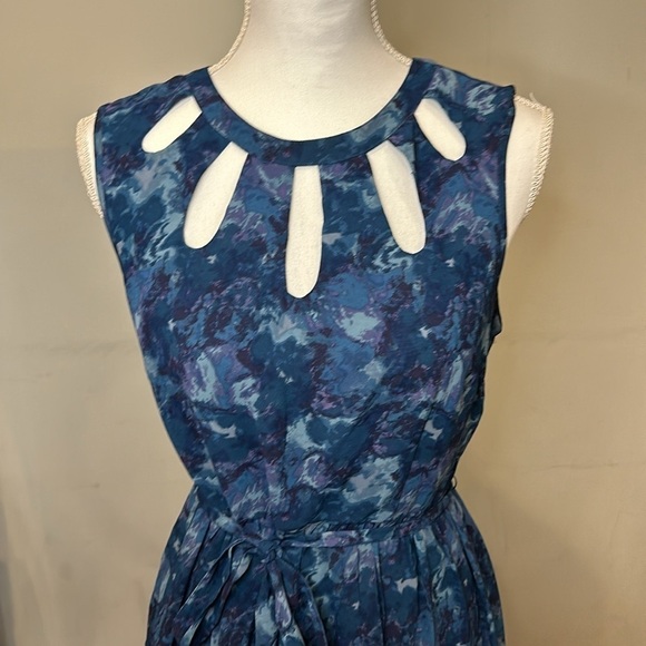 Forever 21 Blue Watercolor Print Align Dress Cutout Detail Neckline - Picture 5 of 7